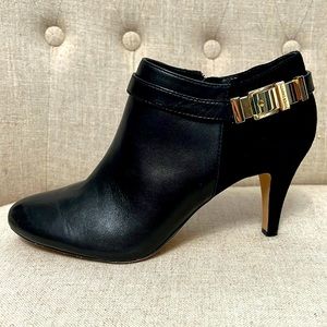 VINCE CAMUTO VANNA BOOTIE SIZE 9